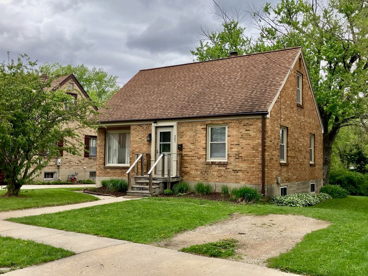 940 Dement Avenue, Dixon, IL 61021