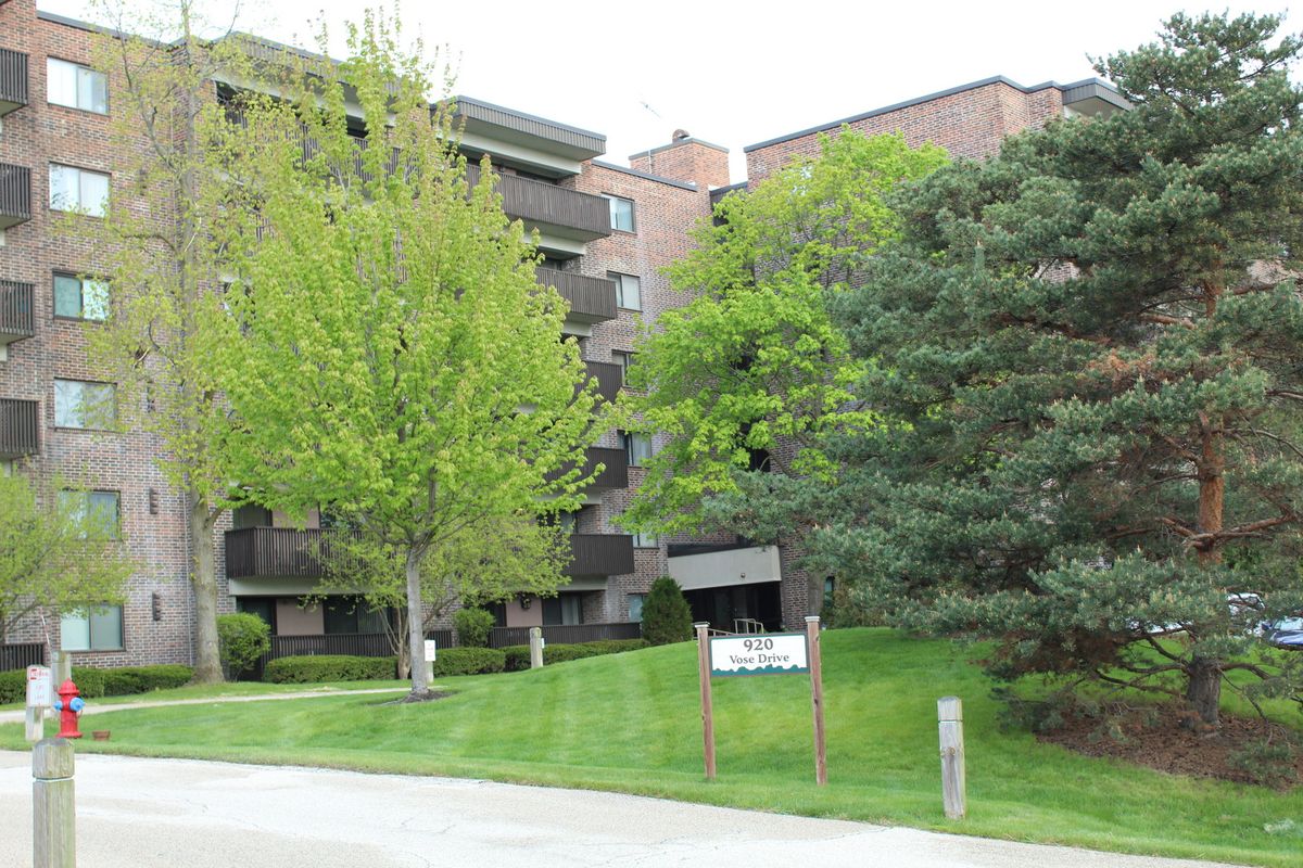 920 Vose Drive, Gurnee, IL 60031