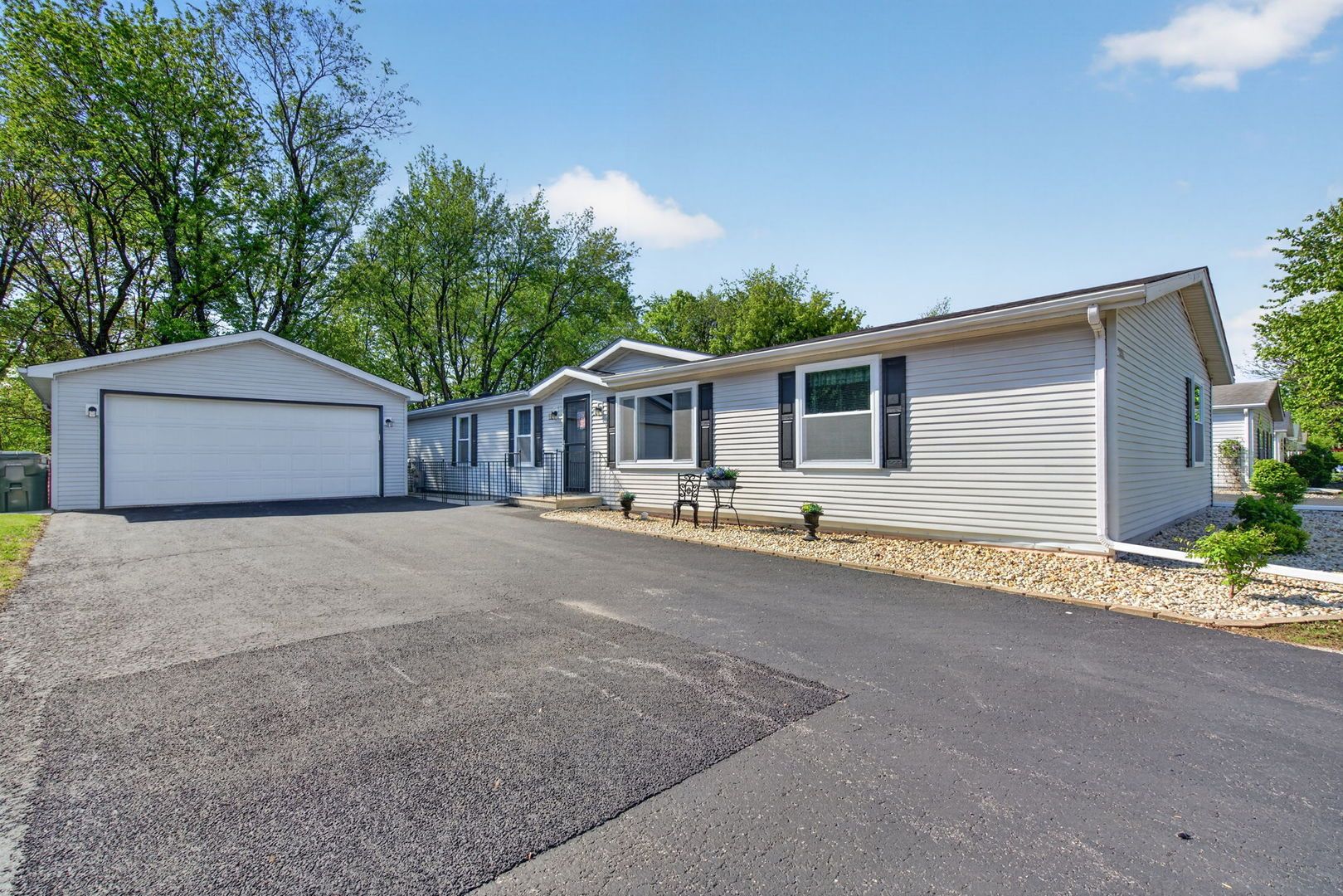 22533 S Woodside Drive — Channahon, IL 60410