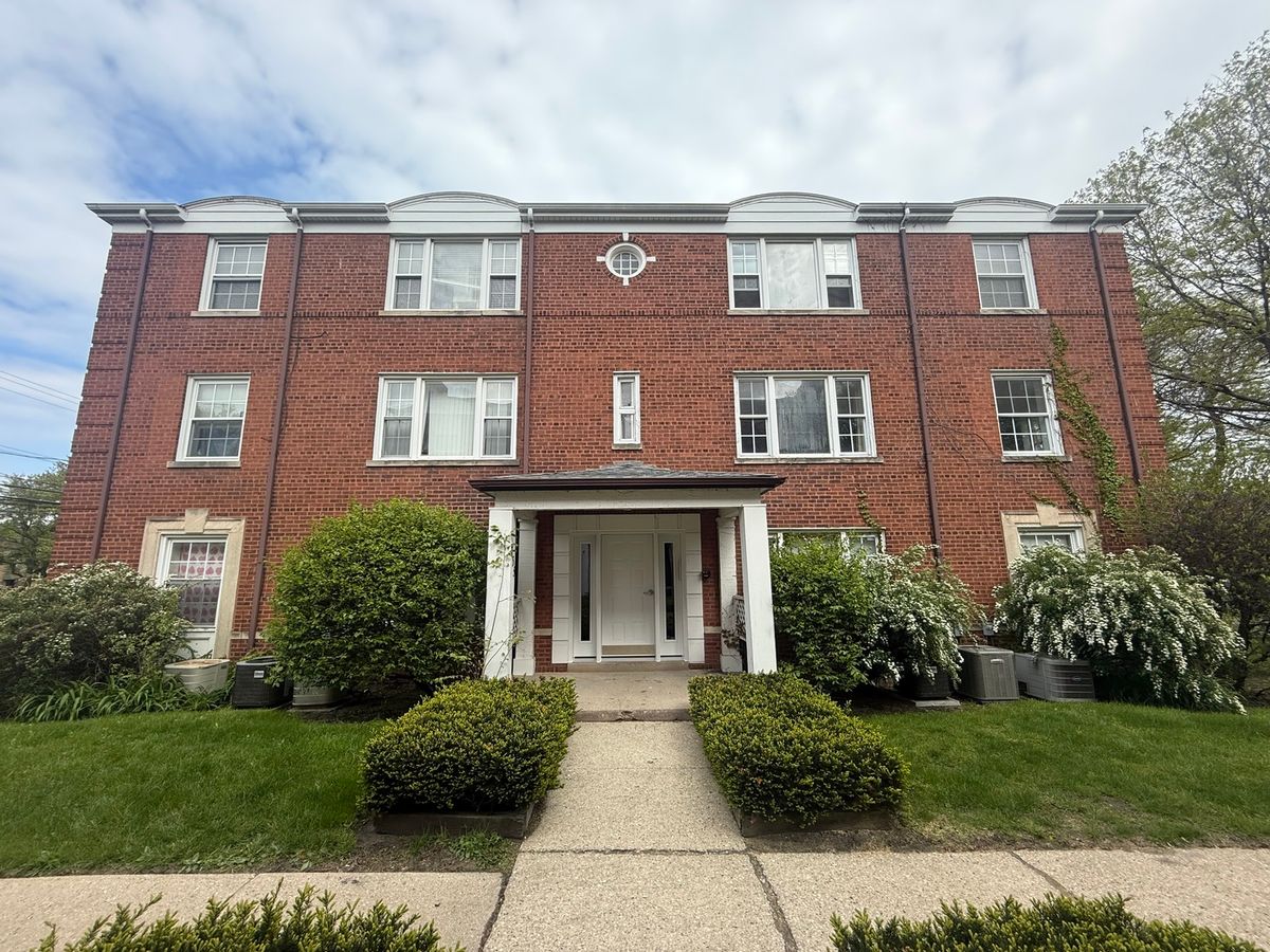 733 Dobson Street, Evanston, IL 60202