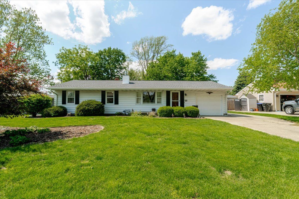 302 Radliff Road, Bloomington, IL 61701
