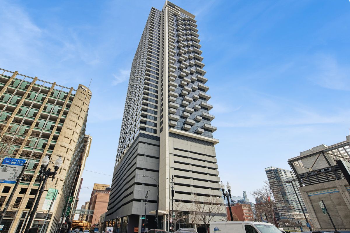 235 Van Buren Street, Chicago, IL 60607