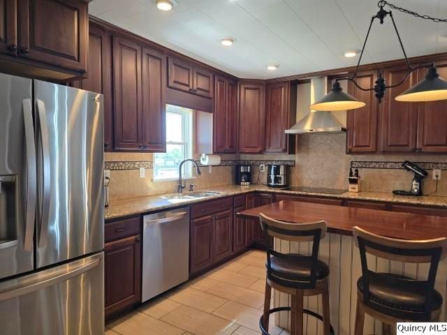 2796 N County Road 2500, La Harpe, IL 61450