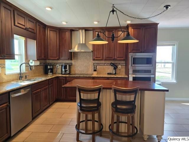 2796 N County Road 2500, La Harpe, IL 61450