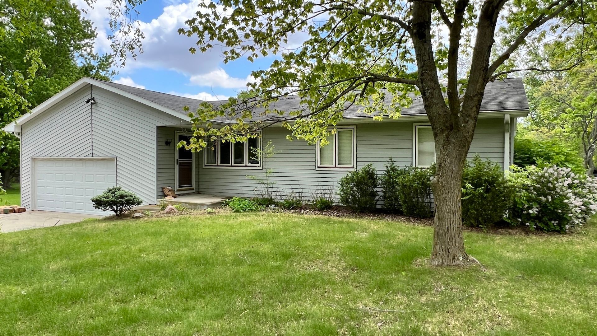 1207 W Dianne Lane — Mahomet, IL 61853