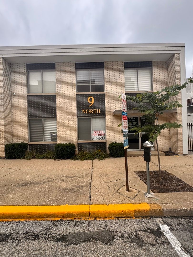 9 County Street, Waukegan, IL 60085