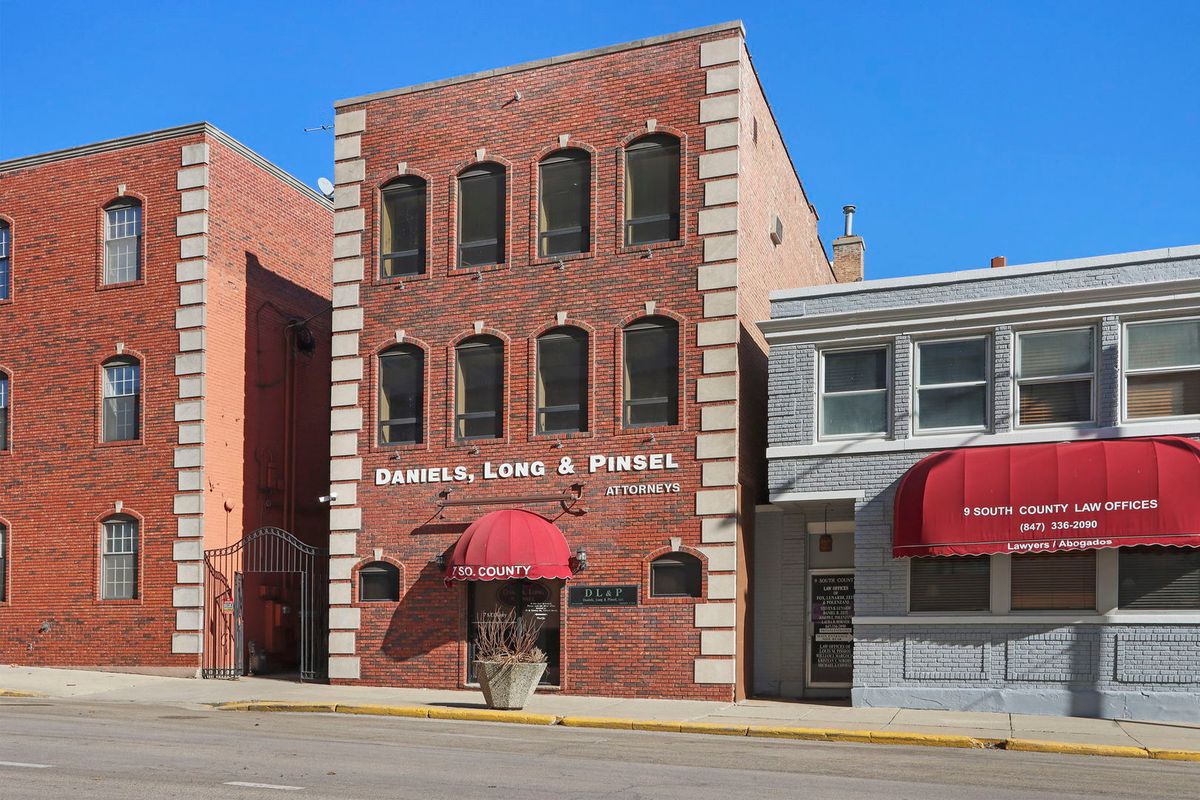 7 County Street, Waukegan, IL 60085