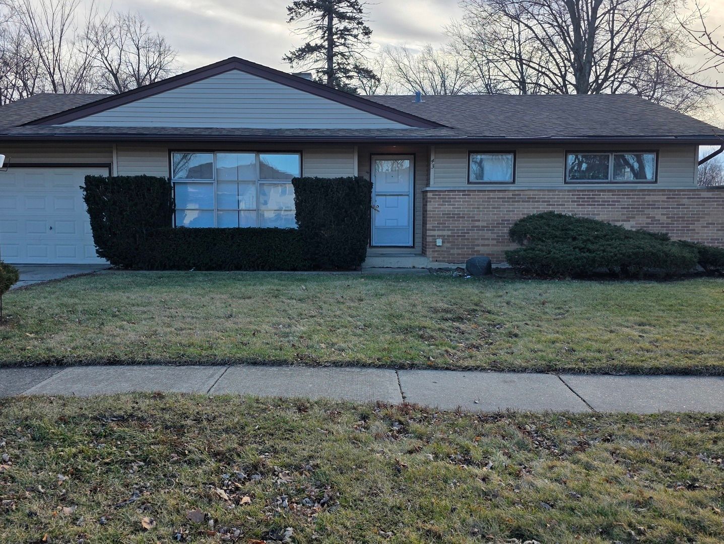 43 WOODCREST Lane — Elk Grove Village, IL 60007