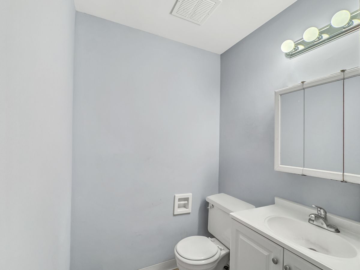 191 N Waters Edge Drive #101, Glendale Heights, IL 60139