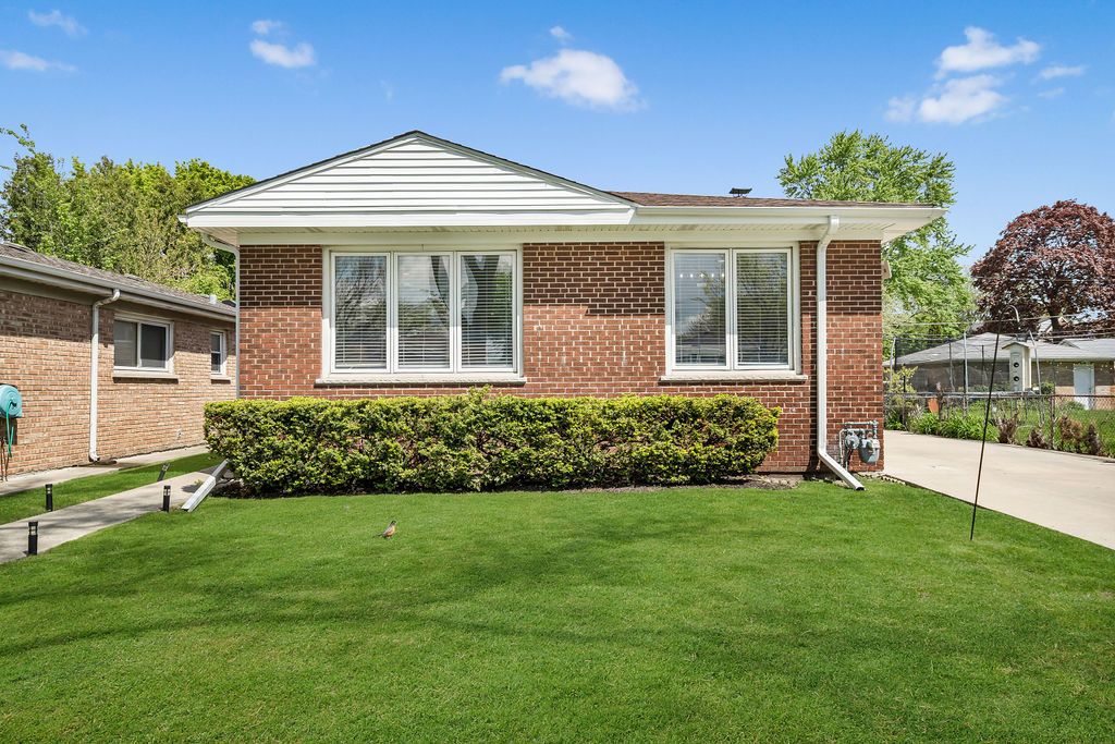 3816 Howard Street, Skokie, IL 60076