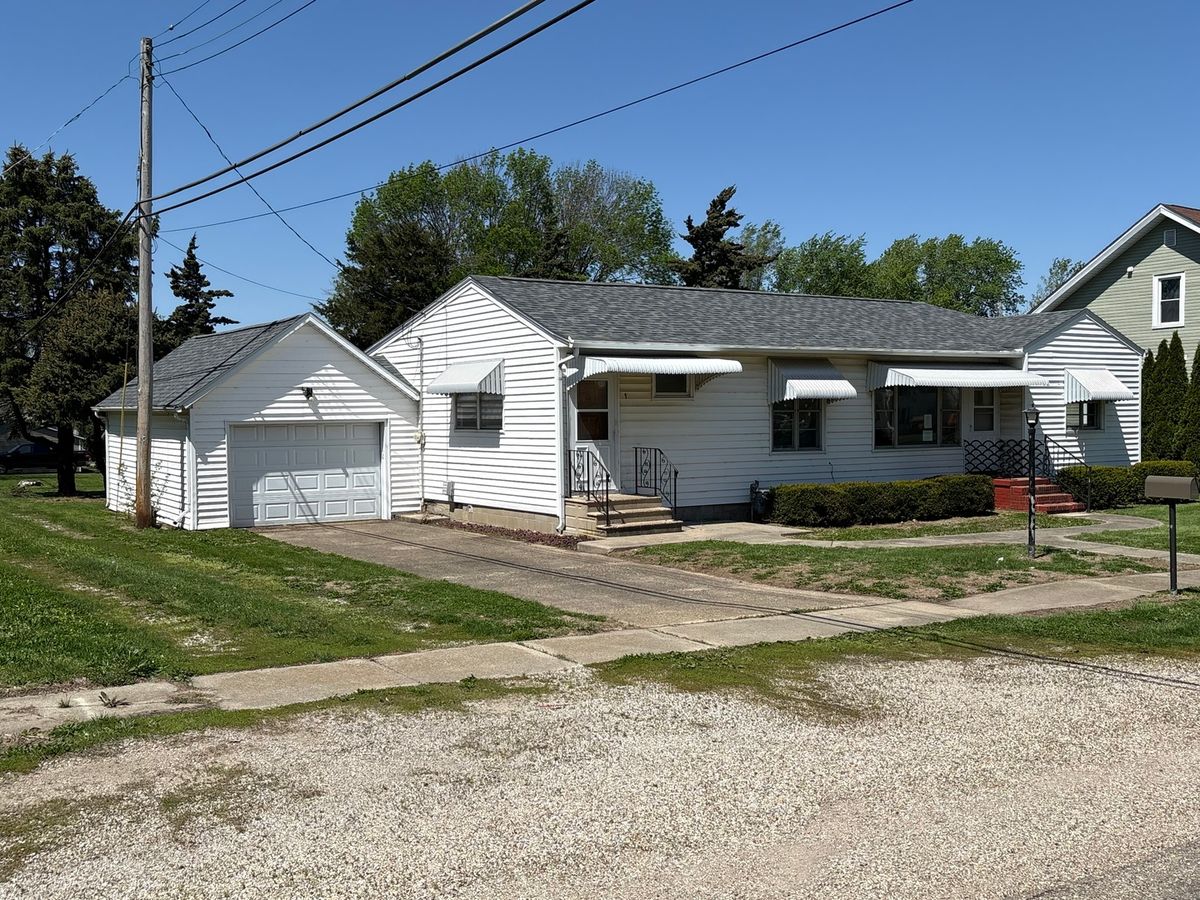 109 3RD Street, Hartsburg, IL 62643