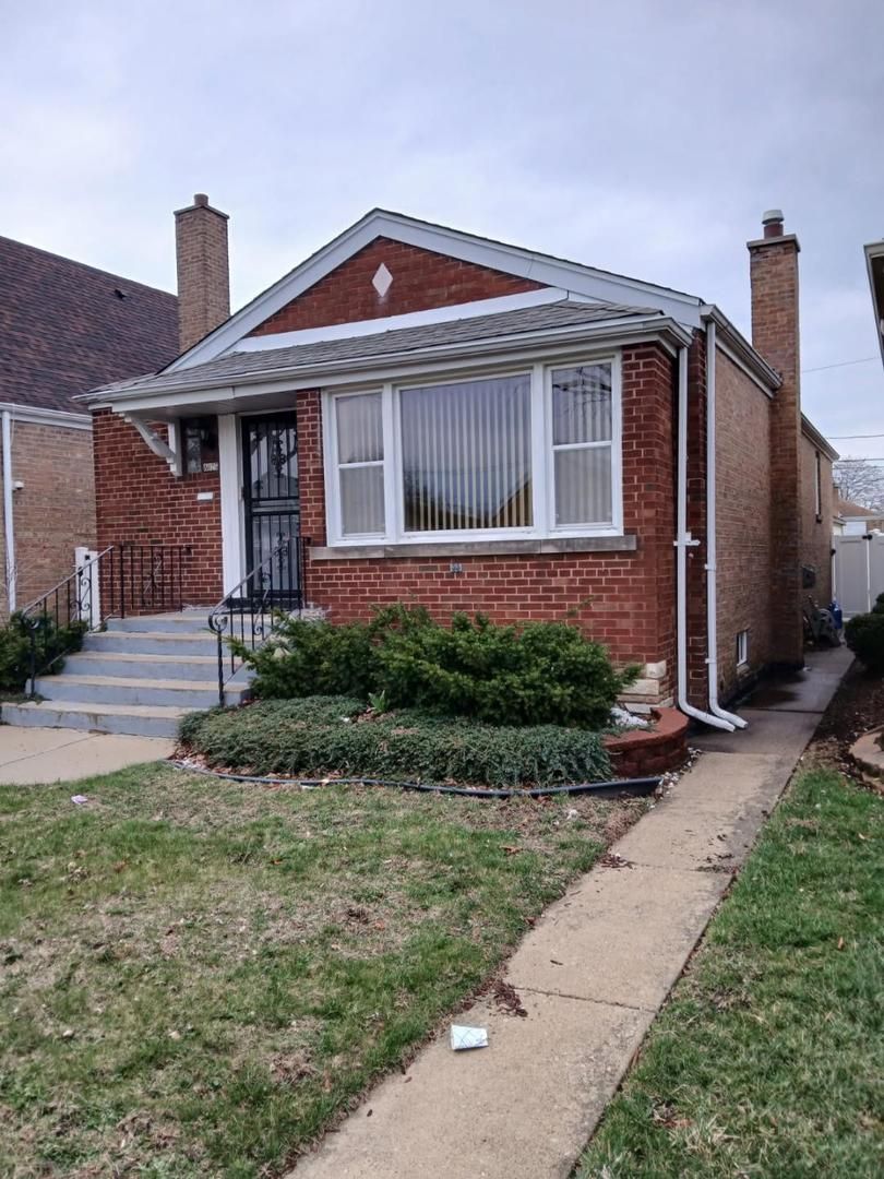 8025 Sacramento Avenue, Chicago, IL 60652