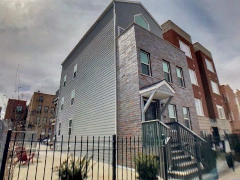 321 Schiller Street, Chicago, IL 60610