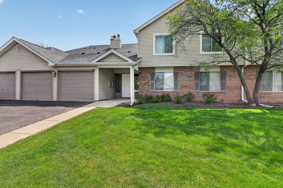7040 Remington Court, Woodridge, IL 60517
