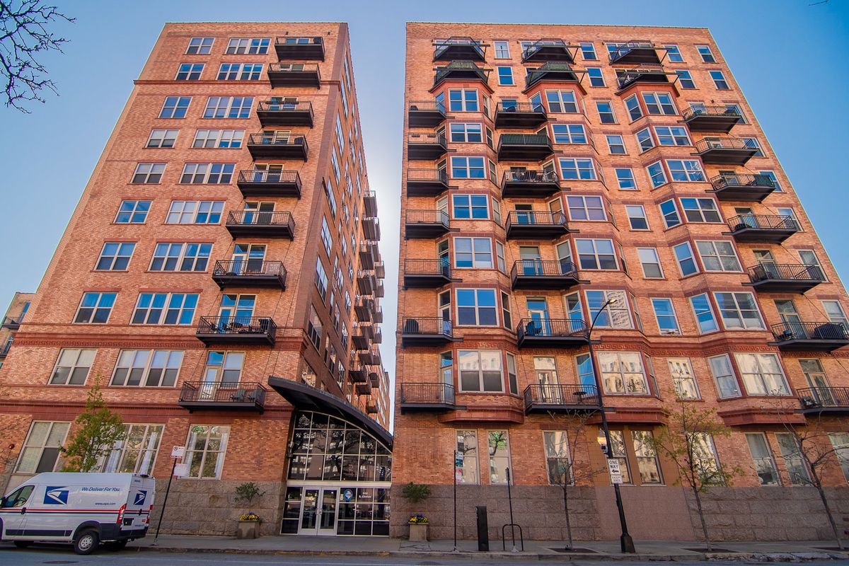 500 Clinton Street, Chicago, IL 60607