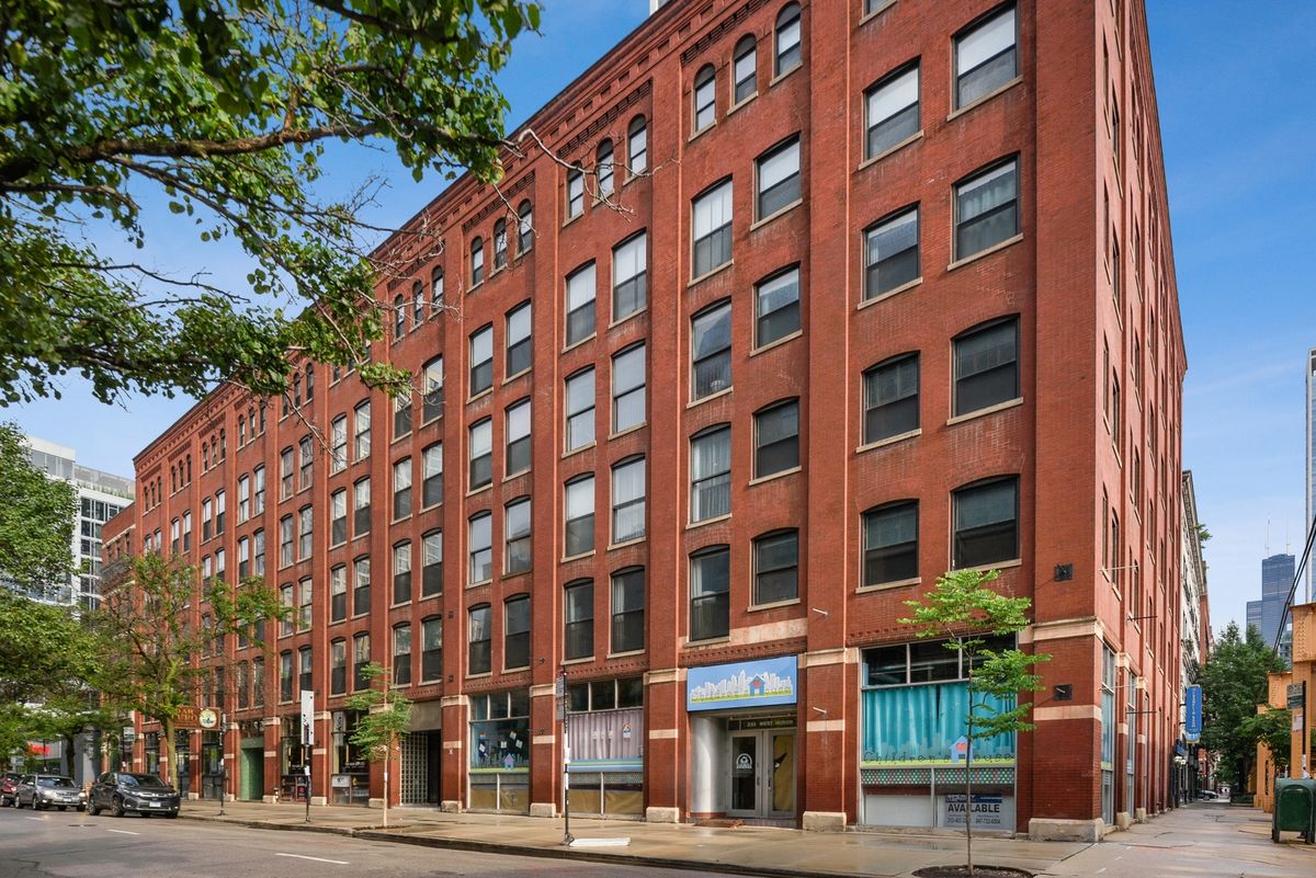 225 HURON Street, Chicago, IL 60654