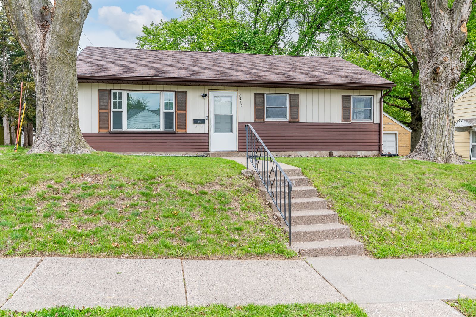 2318 N Sturdevant Street — Davenport, IA 52804