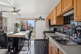 592 Farmview Court, University Park, IL 60484