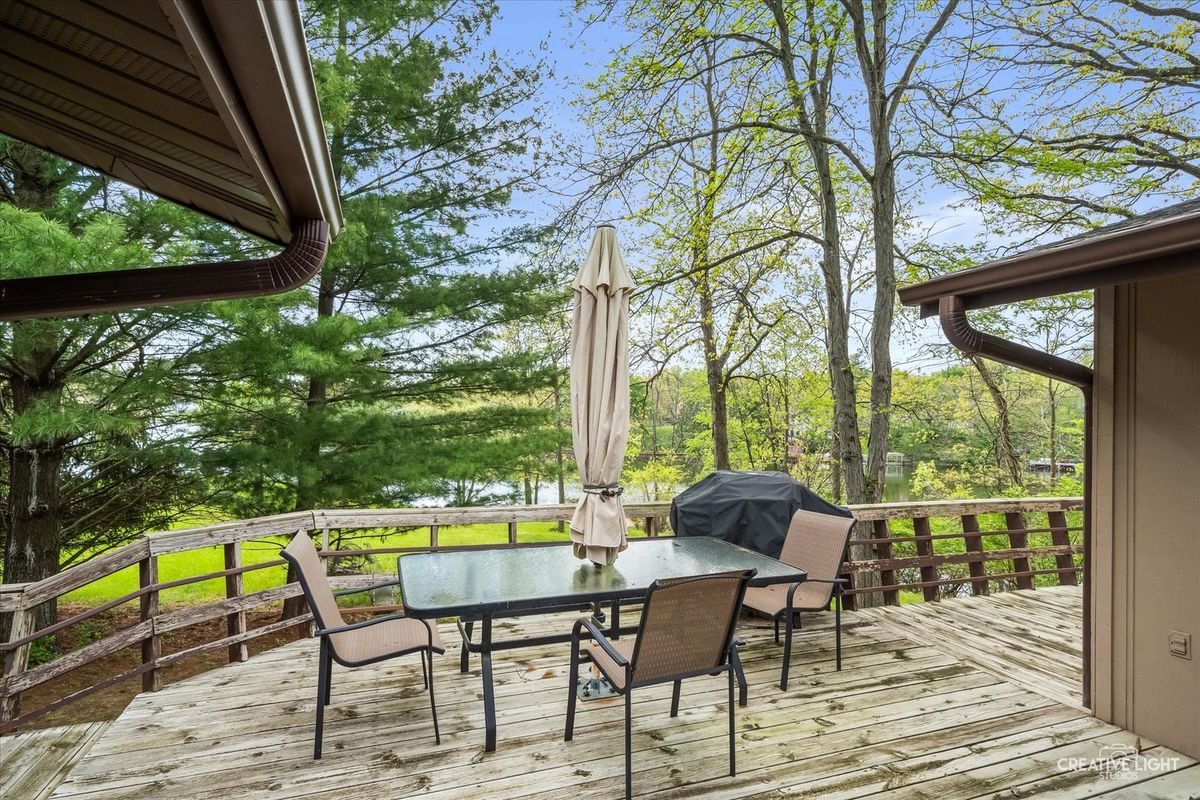 27 Clearwater Point, Putnam, IL 61560