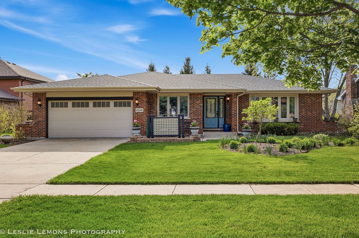 8248 Middlebury Avenue, Woodridge, IL 60517