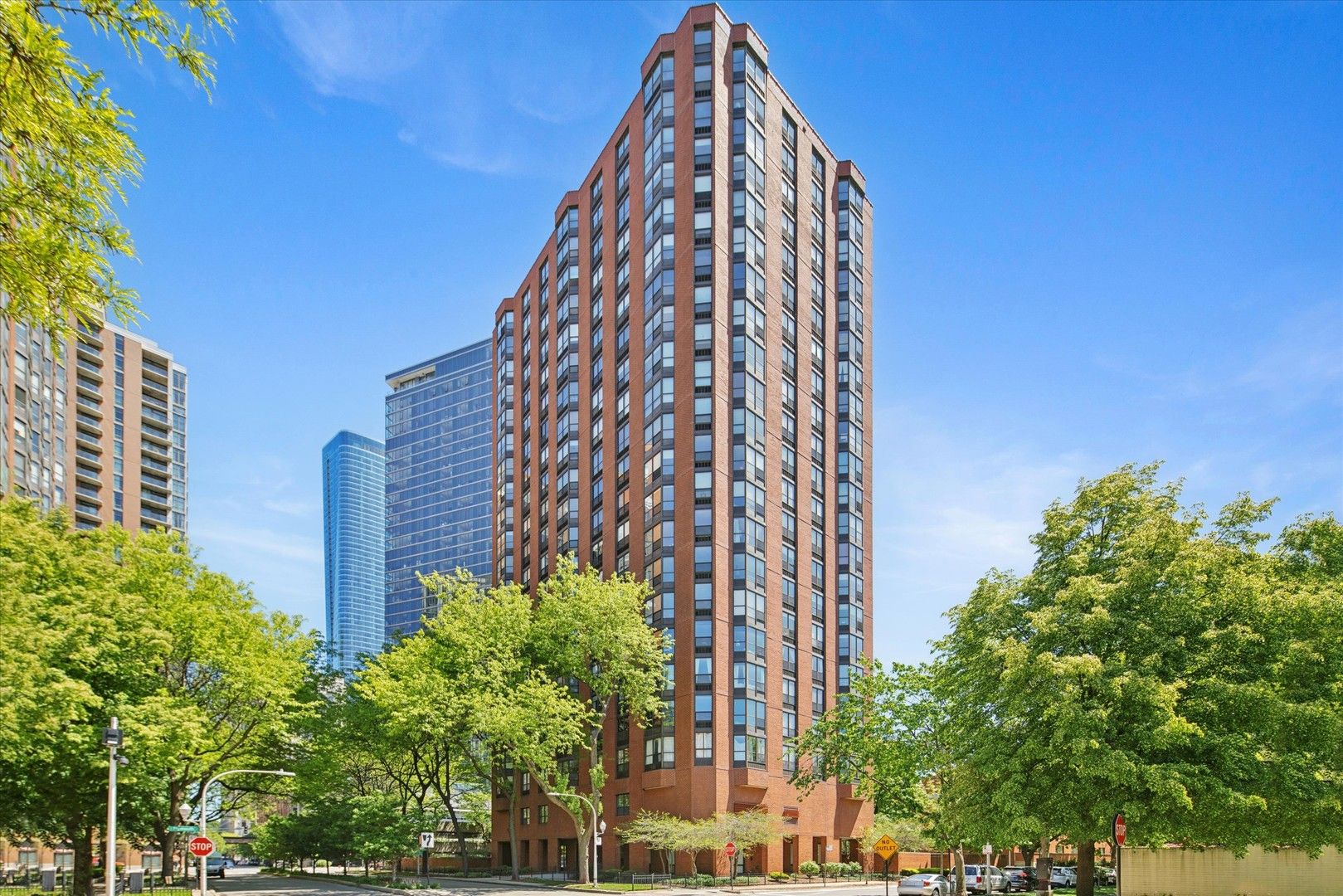 901 S Plymouth Court #702 — Chicago, IL 60605