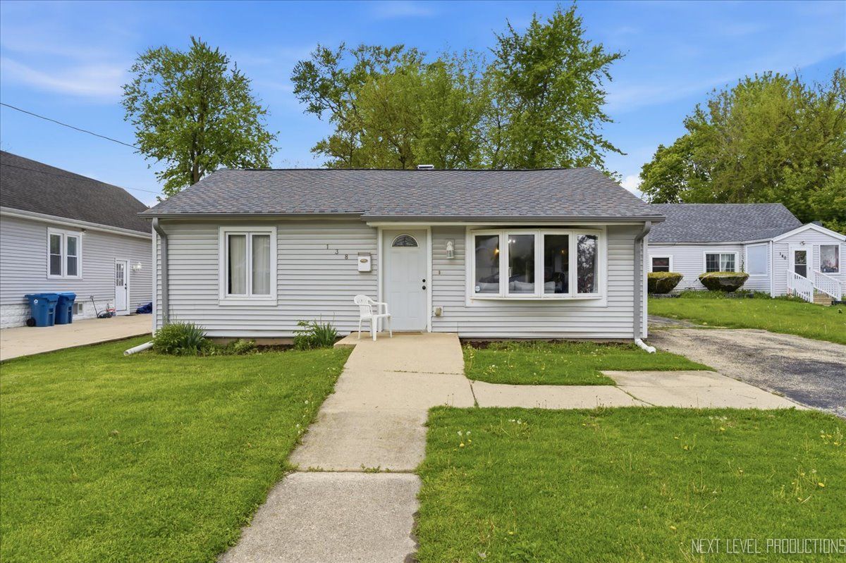 138 Calhoun Street, Aurora, IL 60505