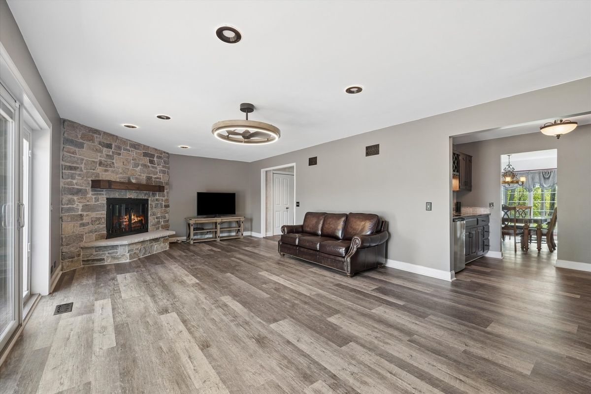 6731 Estate Lane, Long Grove, IL 60060