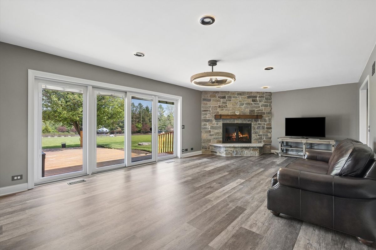 6731 Estate Lane, Long Grove, IL 60060