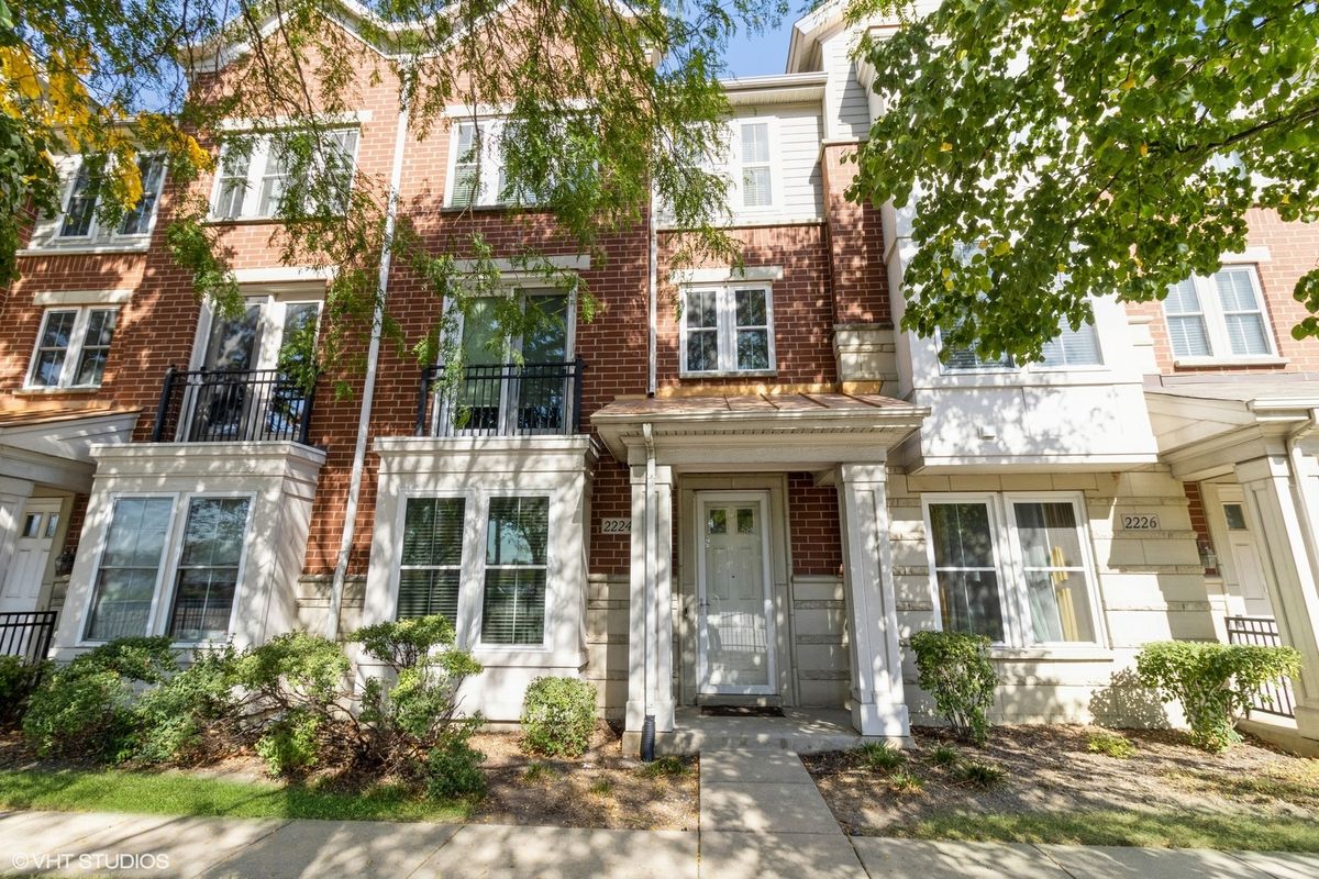 2224 CRAMBOURNE Way, Arlington Heights, IL 60005