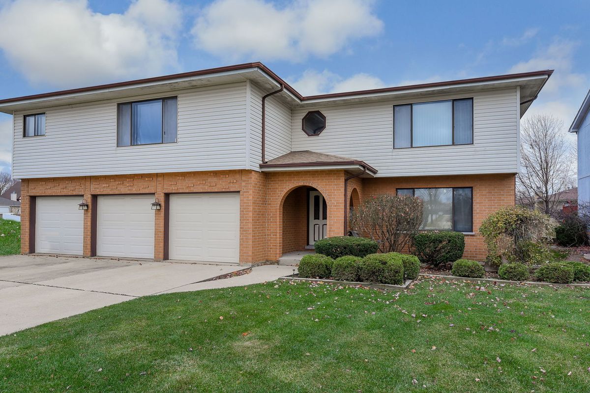 310 Starling Court, Bloomingdale, IL 60108