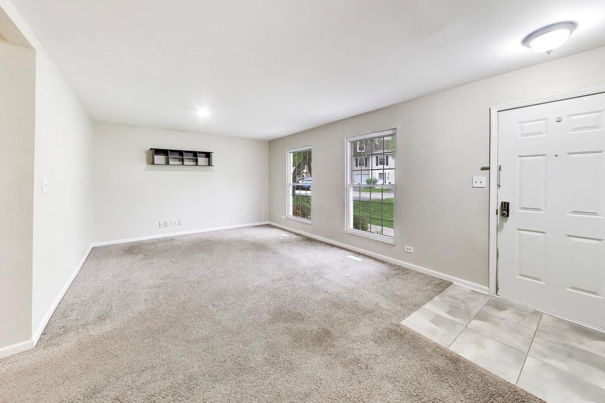 64 Bright Oaks Circle, Cary, IL 60013