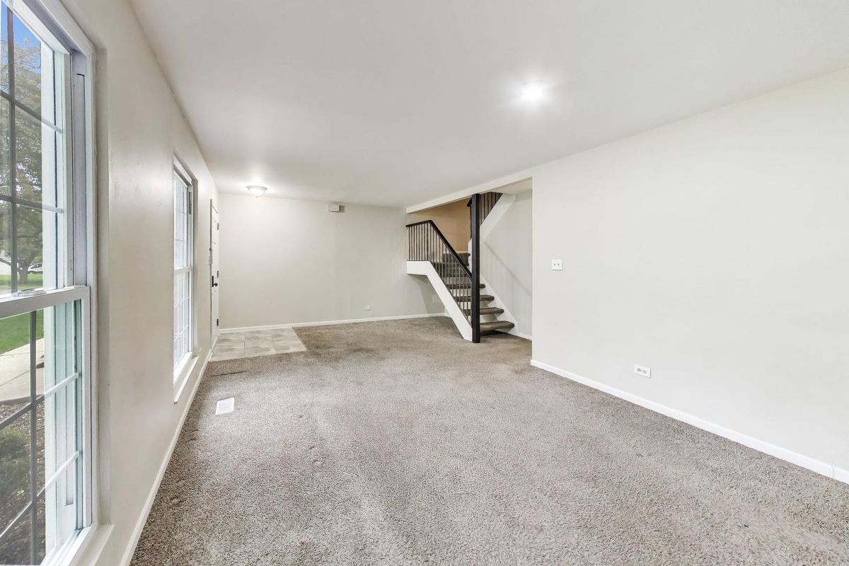 64 Bright Oaks Circle, Cary, IL 60013