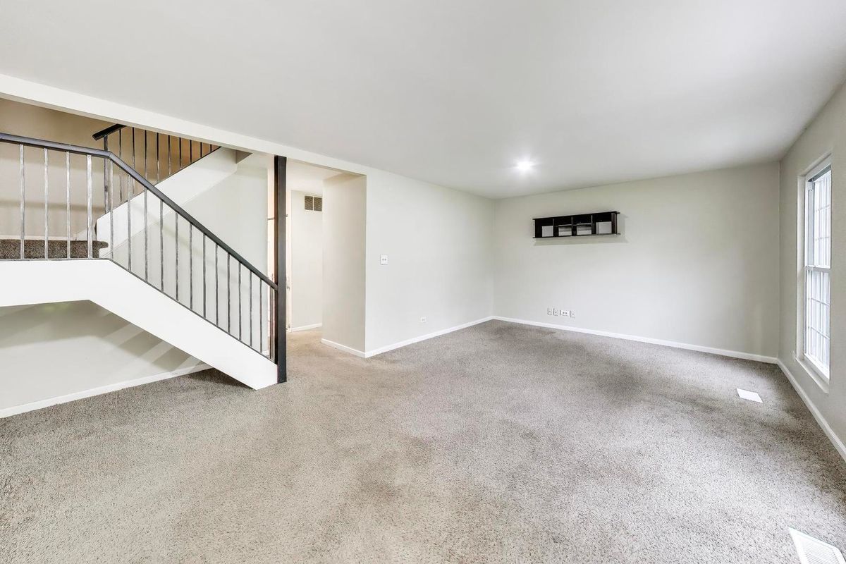 64 Bright Oaks Circle, Cary, IL 60013