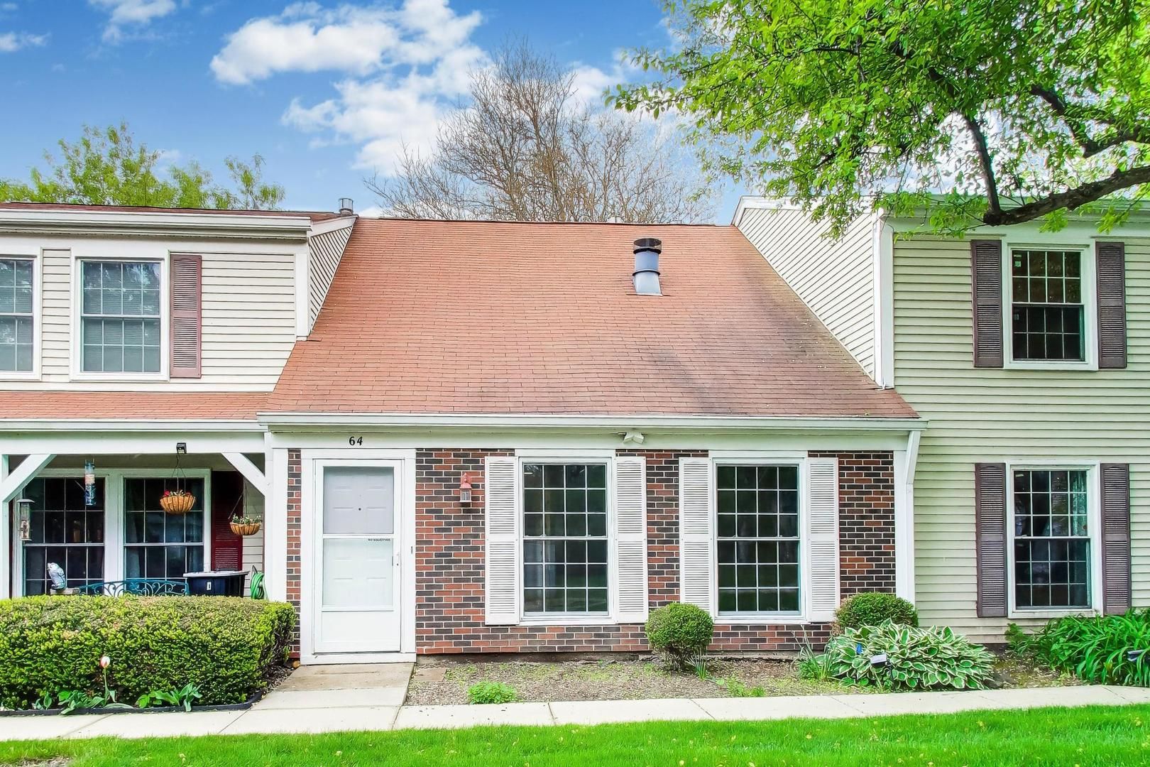 64 Bright Oaks Circle — Cary, IL 60013