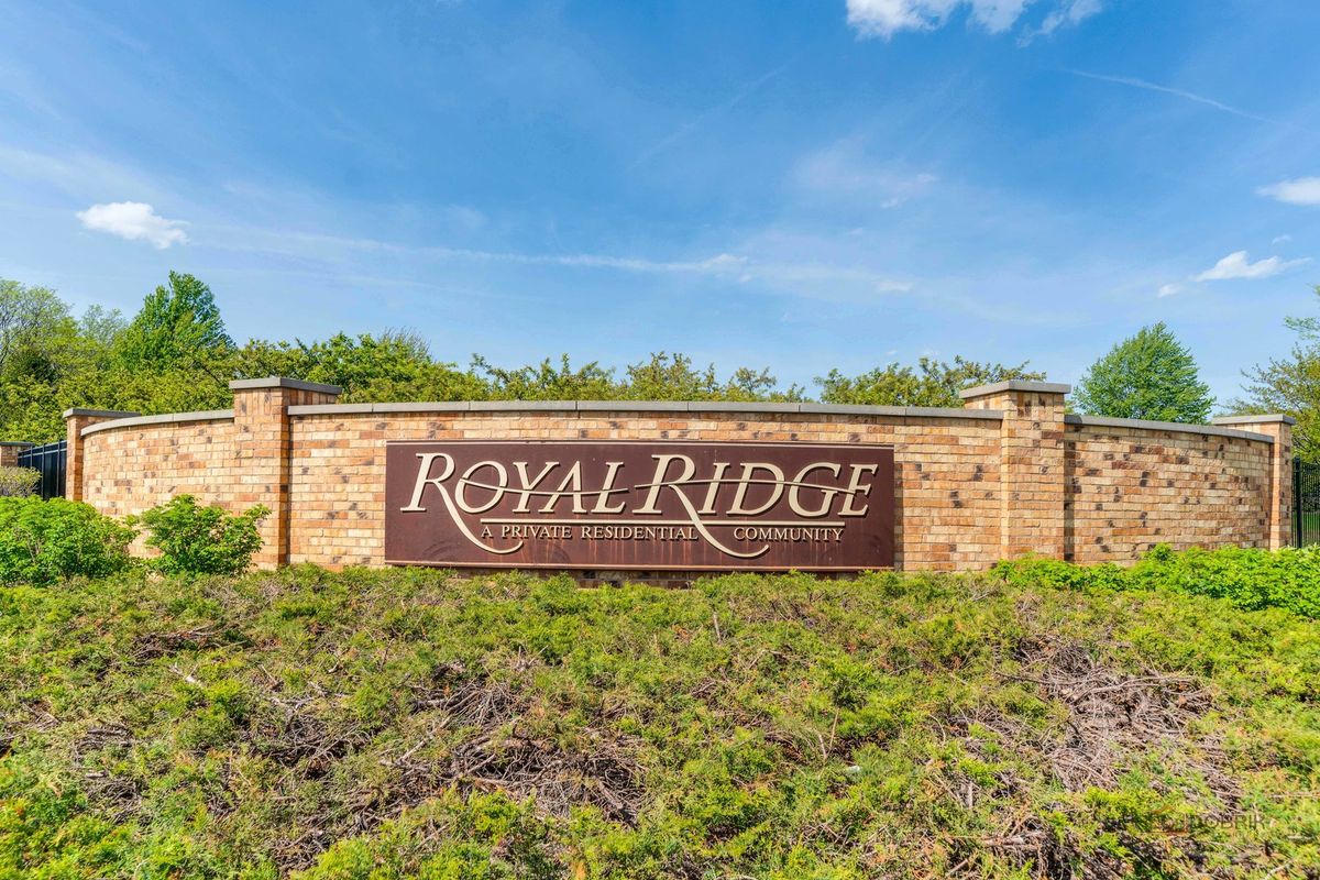 2148 Royal Ridge Drive, Northbrook, IL 60062