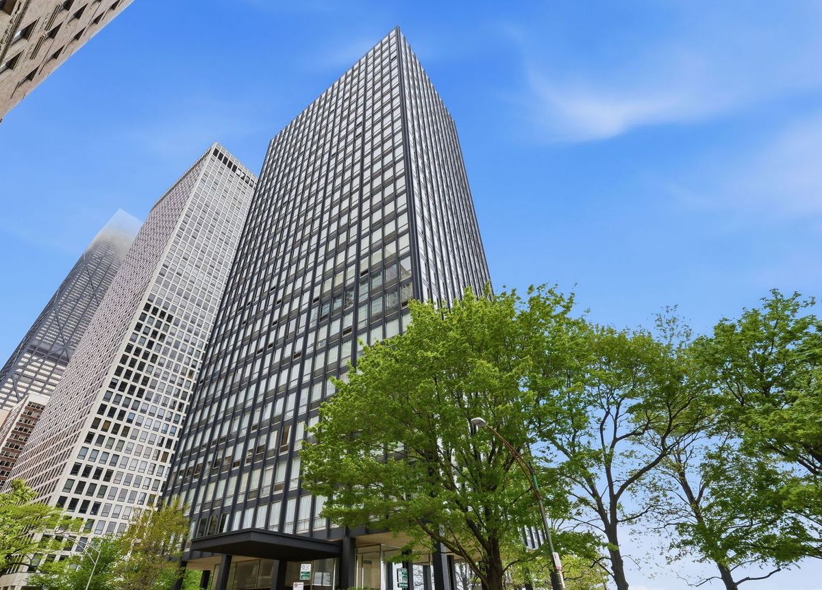 860 LAKE SHORE Drive, Chicago, IL 60611
