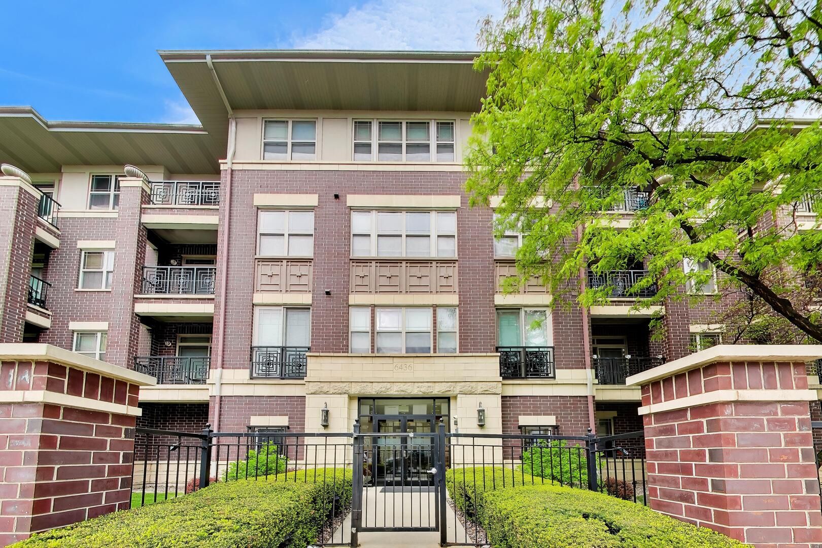 6436 Roosevelt Road #212 — Oak Park, IL 60304