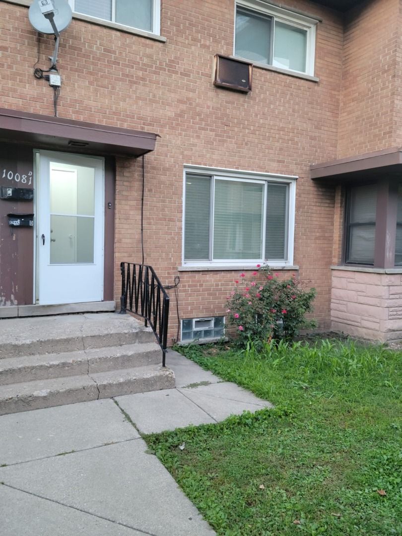 10081 Frontage Road, Skokie, IL 60077
