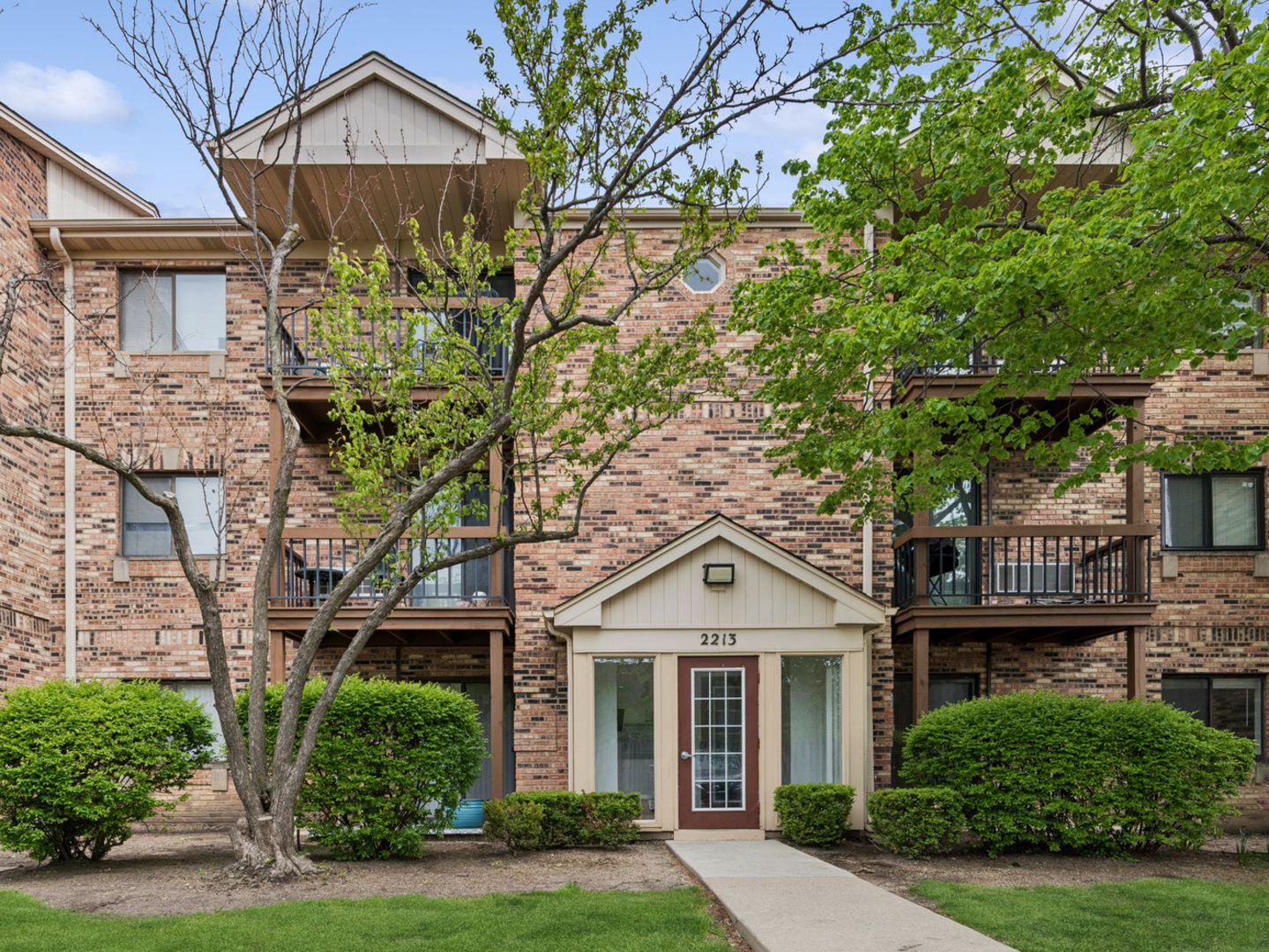2213 Nichols Road #B — Arlington Heights, IL 60004