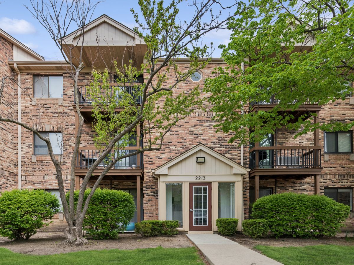 2213 Nichols Road, Arlington Heights, IL 60004