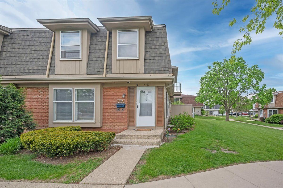 718 Newton Court, Schaumburg, IL 60193