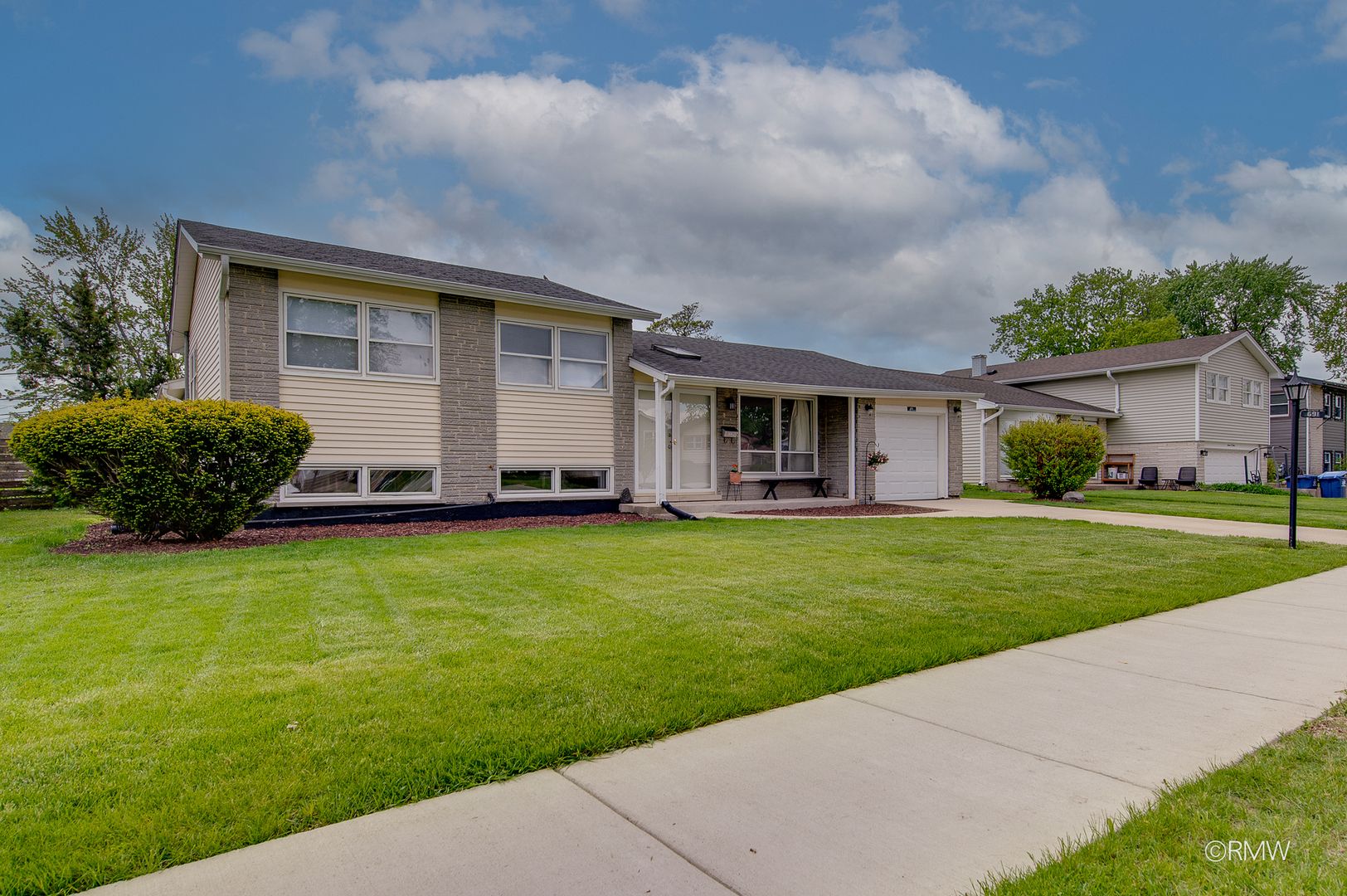 691 Westmere Road — Des Plaines, IL 60016