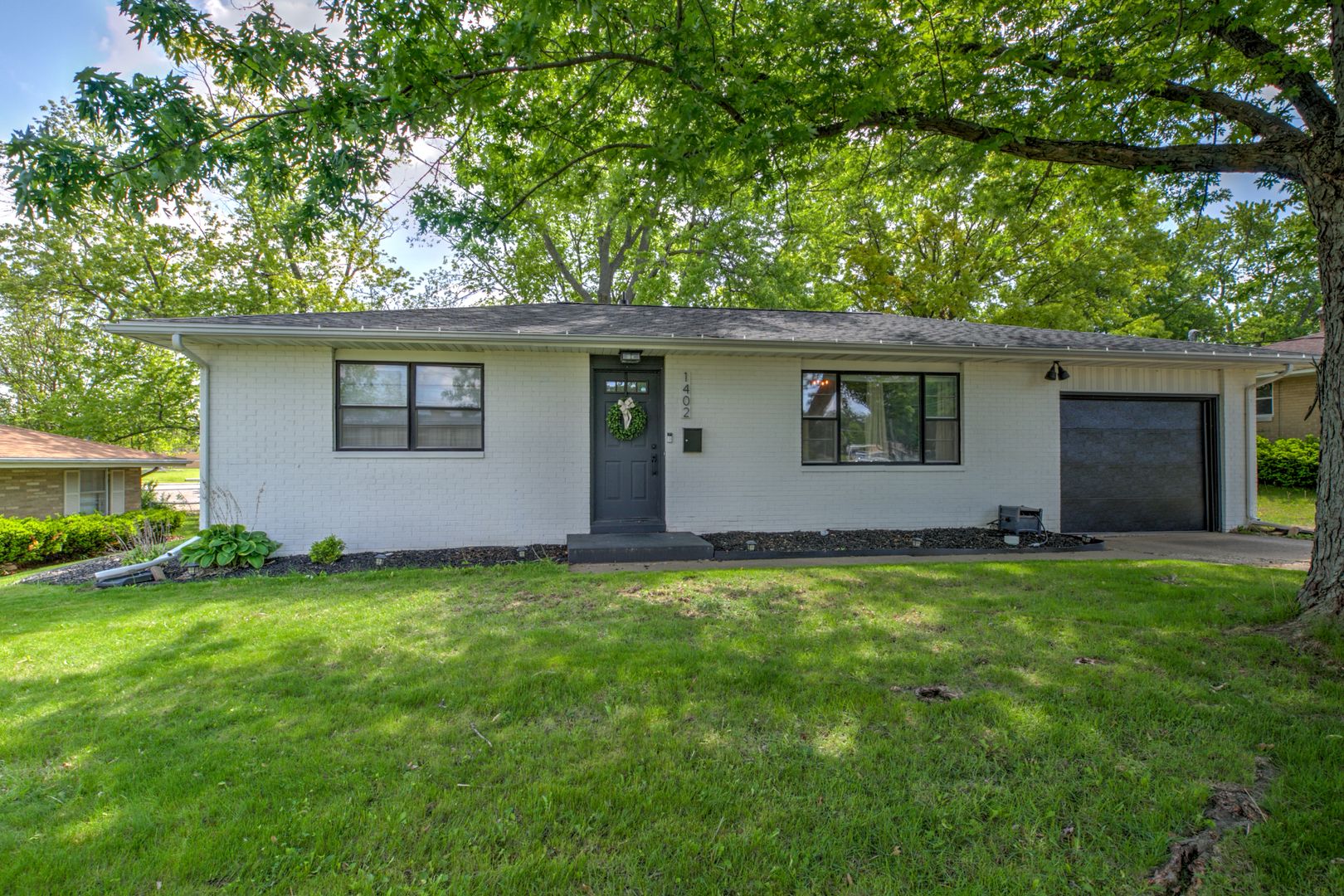 1402 HILLTOP Drive — Pekin, IL 61554