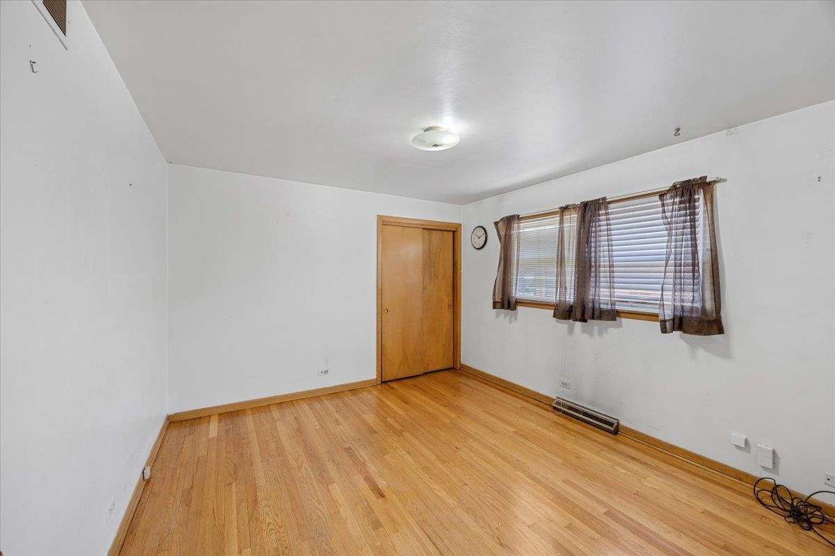 14522 S Calhoun Avenue, Burnham, IL 60633