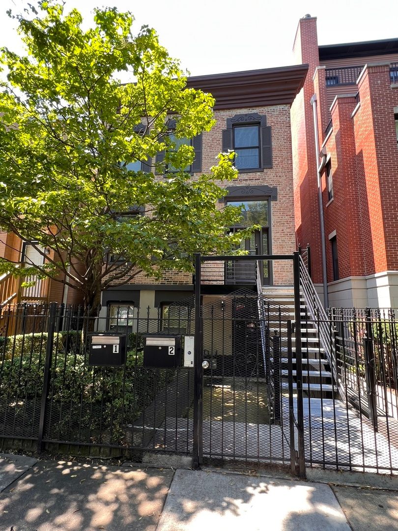 220 Hamilton Avenue, Chicago, IL 60612