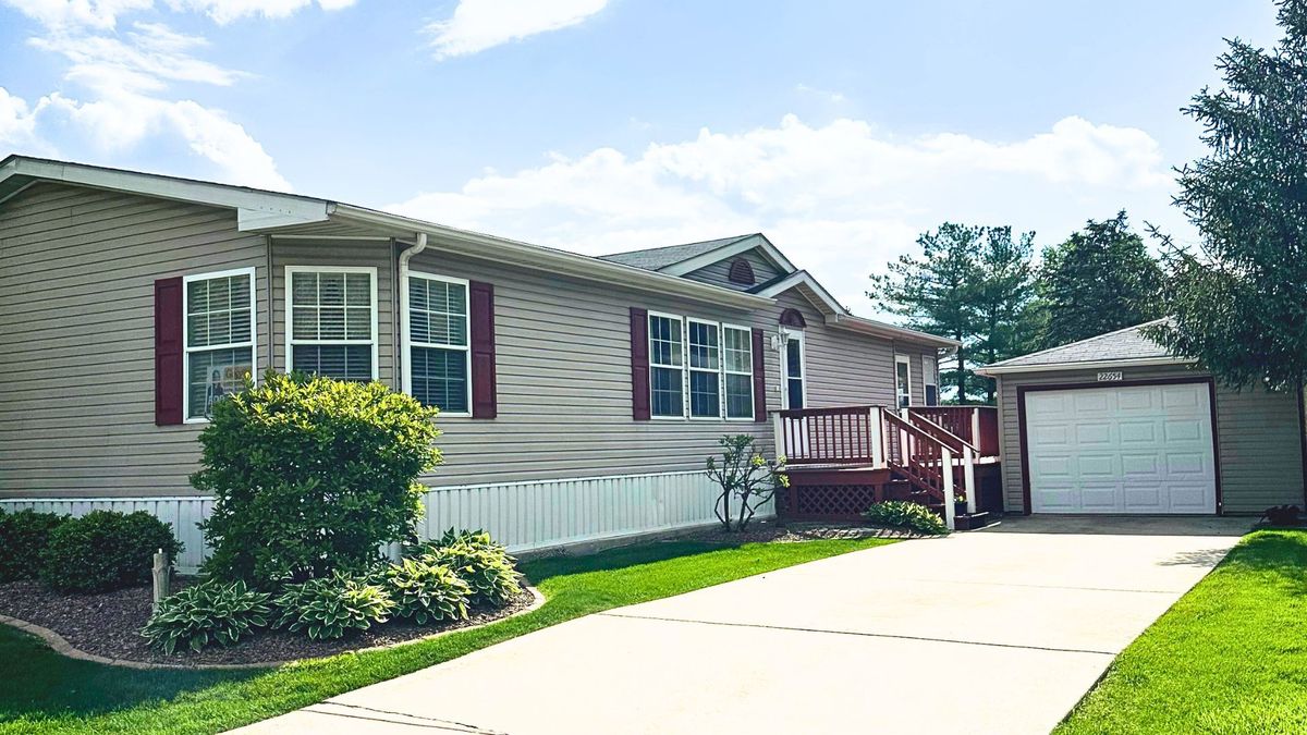 22654 Foxfire Drive, Frankfort, IL 60423