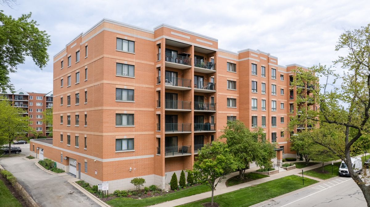 1636 Ashland Avenue, Des Plaines, IL 60016