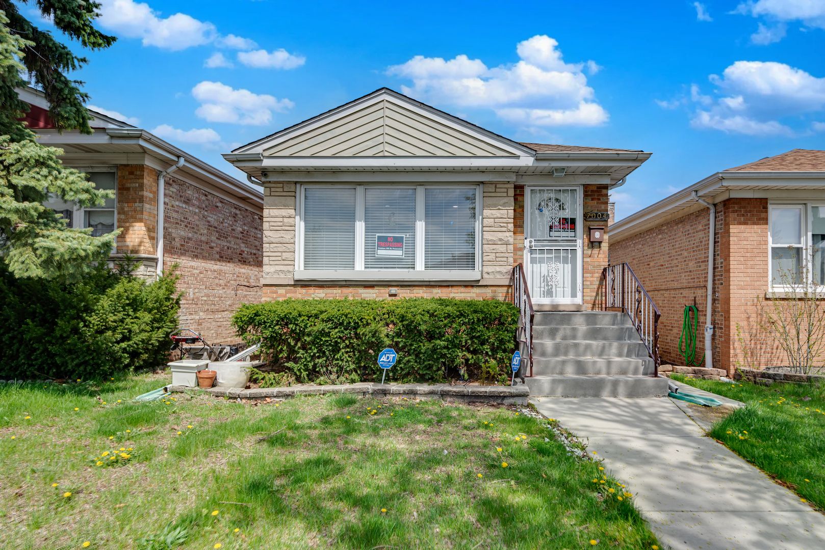 7004 W Foster Avenue — Chicago, IL 60656