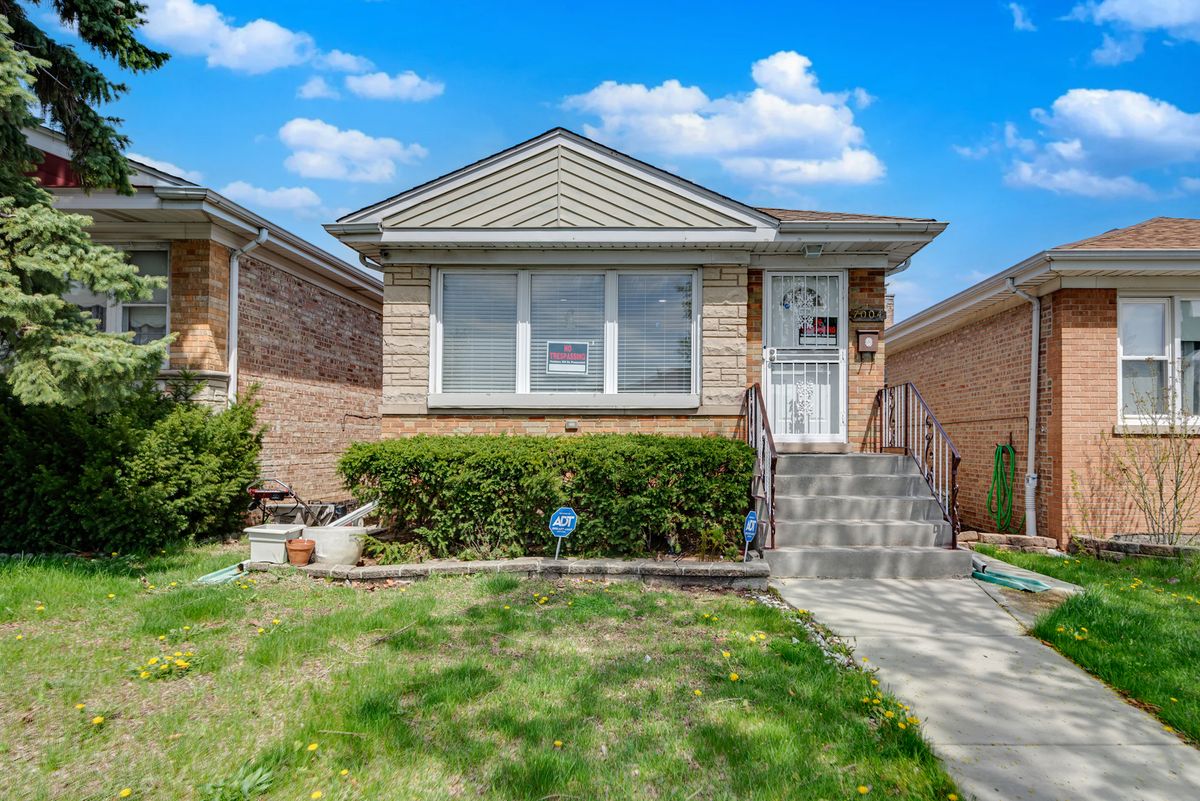 7004 Foster Avenue, Chicago, IL 60656