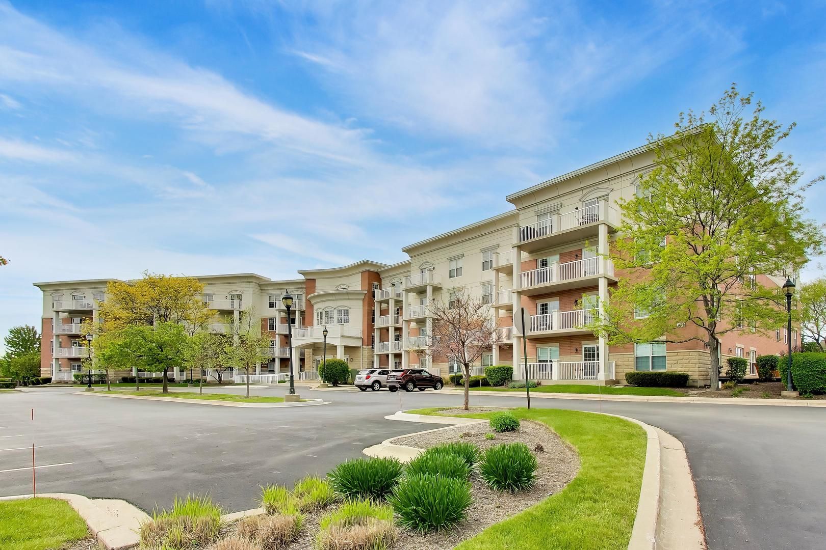 601 W Rand Road #201 — Arlington Heights, IL 60004